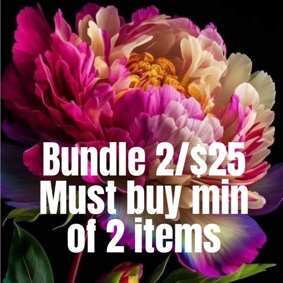 2/$25🌷Heart Pattern Book Lovers T-Shirt w/Cats! - Picture 4 of 4